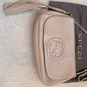 Gucci soho camelia chain bag